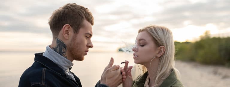10 Tips How To Smoke a Joint Properly Alone Or With Friends